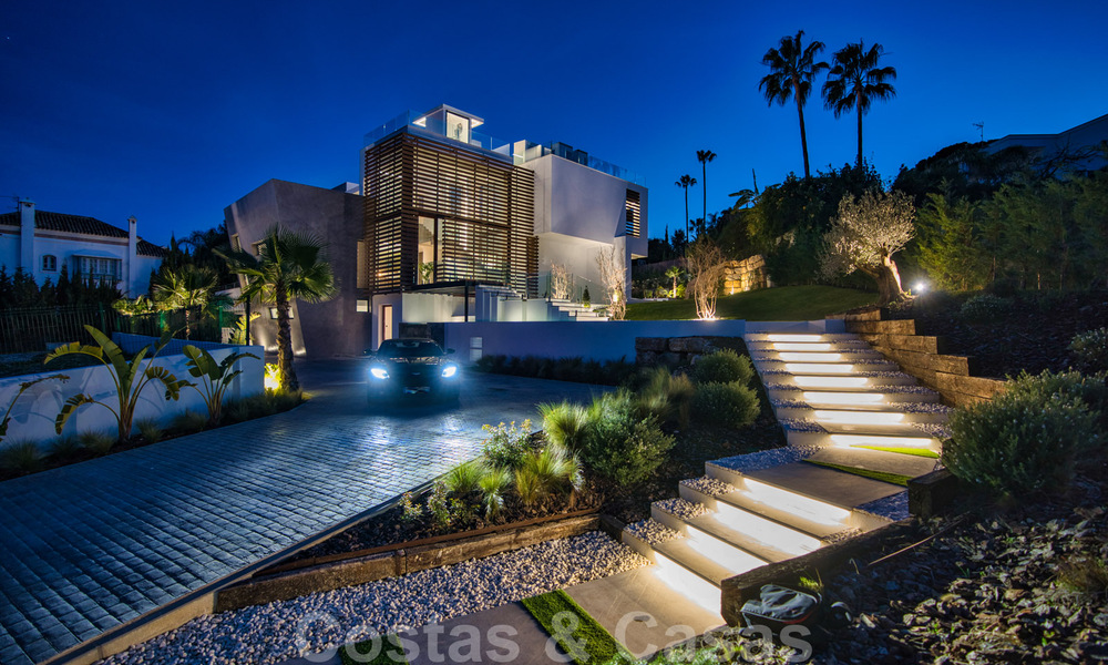 Instapklare moderne villa te koop op loopafstand van voorzieningen en Puerto Banus in Nueva Andalucia, Marbella 30712