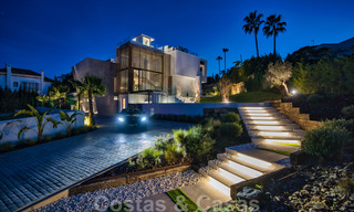 Instapklare moderne villa te koop op loopafstand van voorzieningen en Puerto Banus in Nueva Andalucia, Marbella 30712 