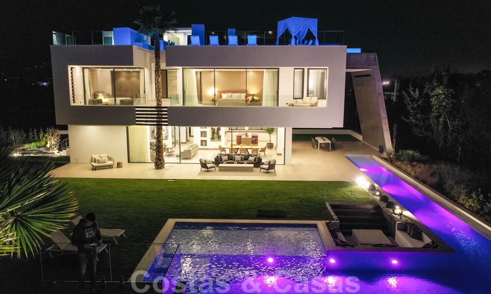 Instapklare moderne villa te koop op loopafstand van voorzieningen en Puerto Banus in Nueva Andalucia, Marbella 30713