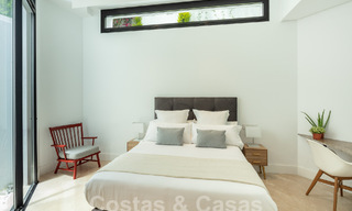 Toplocatie, moderne luxe villa te koop in een gerenommeerde urbanisatie aan het strand op de Golden Mile in Marbella. Instapklaar. 57217 