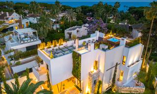 Toplocatie, moderne luxe villa te koop in een gerenommeerde urbanisatie aan het strand op de Golden Mile in Marbella. Instapklaar. 57221 