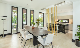 Toplocatie, moderne luxe villa te koop in een gerenommeerde urbanisatie aan het strand op de Golden Mile in Marbella. Instapklaar. 57236 