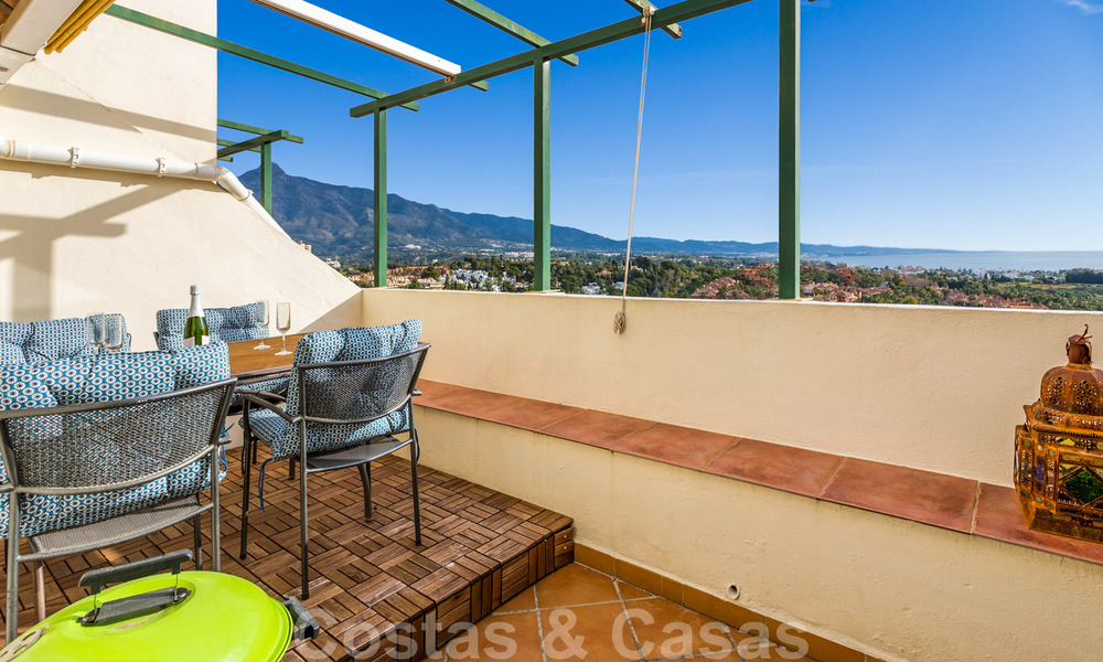 Gerenoveerd penthouse appartement te koop met zeezicht en op wandelafstand van alle voorzieningen en Puerto Banus in Nueva Andalucia, Marbella 31175