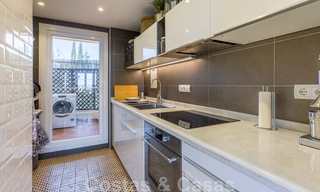 Gerenoveerd penthouse appartement te koop met zeezicht en op wandelafstand van alle voorzieningen en Puerto Banus in Nueva Andalucia, Marbella 31184 