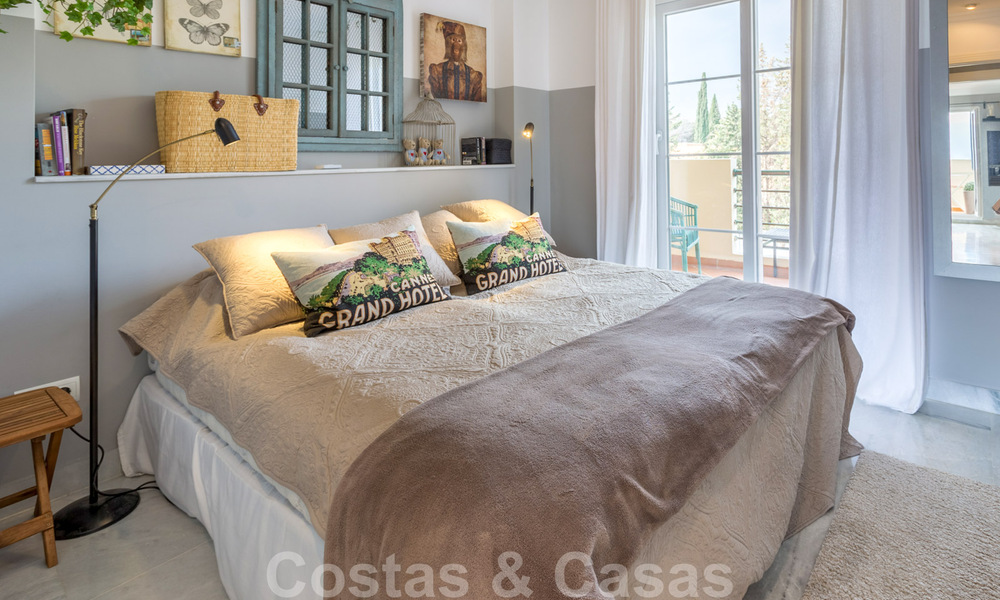 Gerenoveerd penthouse appartement te koop met zeezicht en op wandelafstand van alle voorzieningen en Puerto Banus in Nueva Andalucia, Marbella 31188