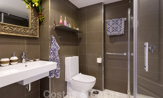 Gerenoveerd penthouse appartement te koop met zeezicht en op wandelafstand van alle voorzieningen en Puerto Banus in Nueva Andalucia, Marbella 31191 