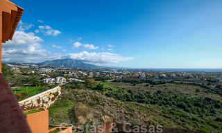 Instapklare ruime familiewoning te koop met panoramisch uitzicht op de vallei, bergen en de zee in Benahavis - Marbella 30782 