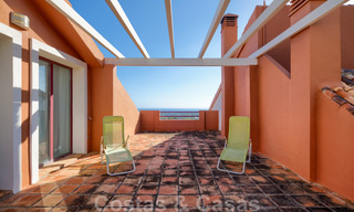 Instapklare ruime familiewoning te koop met panoramisch uitzicht op de vallei, bergen en de zee in Benahavis - Marbella 30784 