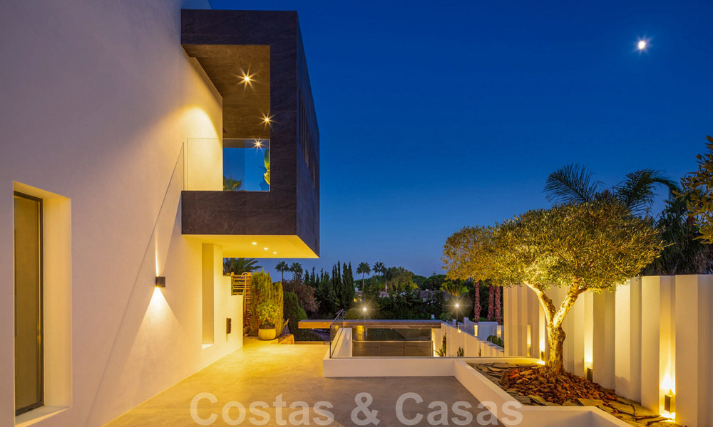 Moderne designvilla te koop in het hart van Nueva Andalucia, Marbella 30820