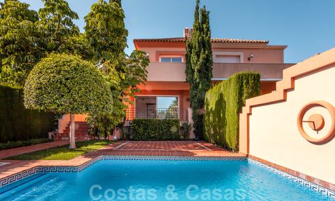 Halfvrijstaand huis te koop in een gated community op de Golden Mile te Marbella 30859