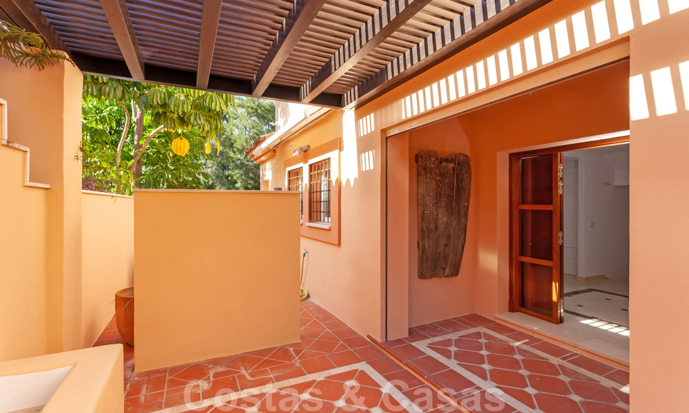 Halfvrijstaand huis te koop in een gated community op de Golden Mile te Marbella 30862