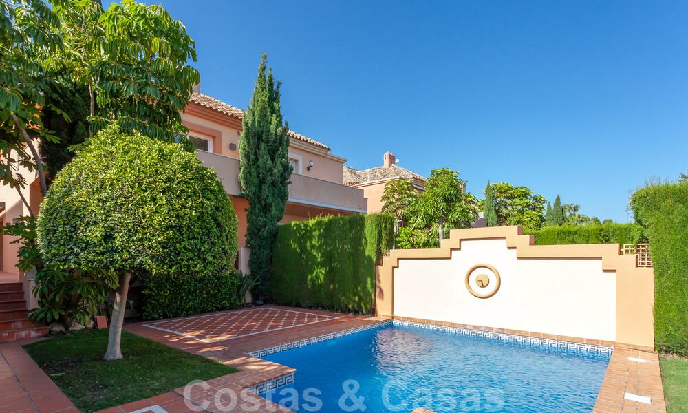 Halfvrijstaand huis te koop in een gated community op de Golden Mile te Marbella 30866