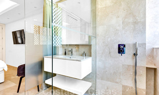 Tijdloos luxe appartement te koop met zeezicht op de Golden Mile, tussen Puerto Banus en Marbella 30880 