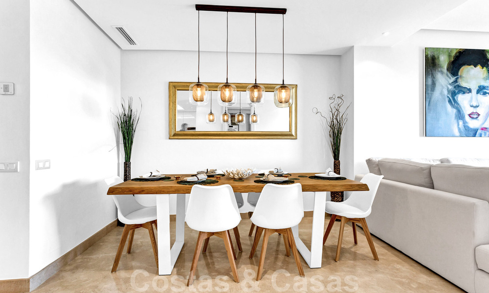 Tijdloos luxe appartement te koop met zeezicht op de Golden Mile, tussen Puerto Banus en Marbella 30884