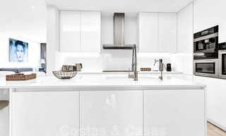 Tijdloos luxe appartement te koop met zeezicht op de Golden Mile, tussen Puerto Banus en Marbella 30886 