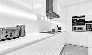 Tijdloos luxe appartement te koop met zeezicht op de Golden Mile, tussen Puerto Banus en Marbella 30889 