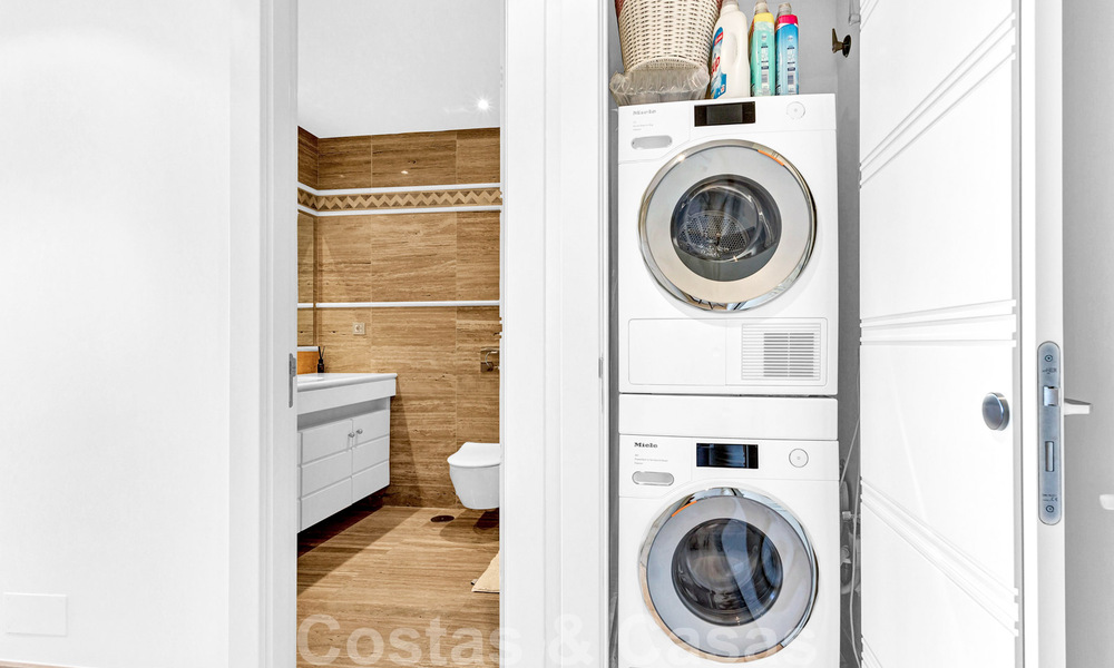 Tijdloos luxe appartement te koop met zeezicht op de Golden Mile, tussen Puerto Banus en Marbella 30897