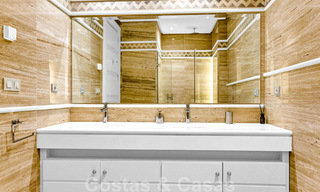 Tijdloos luxe appartement te koop met zeezicht op de Golden Mile, tussen Puerto Banus en Marbella 30899 