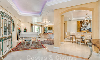 Exclusief appartement te koop met zeezicht in een eerstelijnsstrand complex aan de New Golden Mile, Marbella - Estepona 30963 