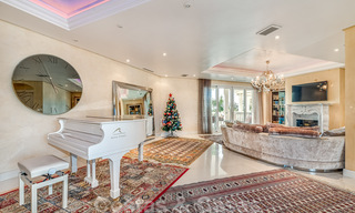 Exclusief appartement te koop met zeezicht in een eerstelijnsstrand complex aan de New Golden Mile, Marbella - Estepona 30964 