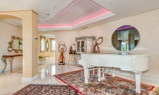 Exclusief appartement te koop met zeezicht in een eerstelijnsstrand complex aan de New Golden Mile, Marbella - Estepona 30965 