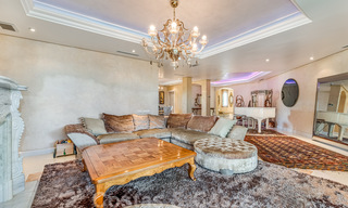 Exclusief appartement te koop met zeezicht in een eerstelijnsstrand complex aan de New Golden Mile, Marbella - Estepona 30966 