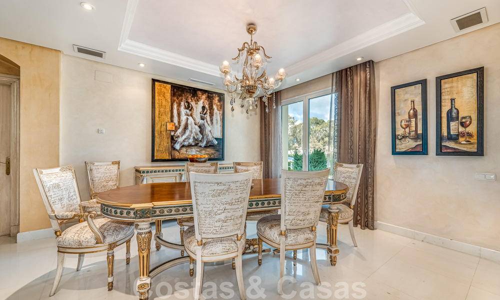 Exclusief appartement te koop met zeezicht in een eerstelijnsstrand complex aan de New Golden Mile, Marbella - Estepona 30967