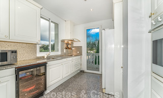 Exclusief appartement te koop met zeezicht in een eerstelijnsstrand complex aan de New Golden Mile, Marbella - Estepona 30975 