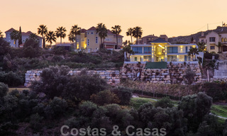 Moderne villa te koop, eerstelijns golf met panoramisch berg-, golf- en zeezicht in Benahavis - Marbella 30981 