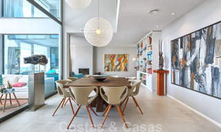 Moderne villa te koop, eerstelijns golf met panoramisch berg-, golf- en zeezicht in Benahavis - Marbella 30992 