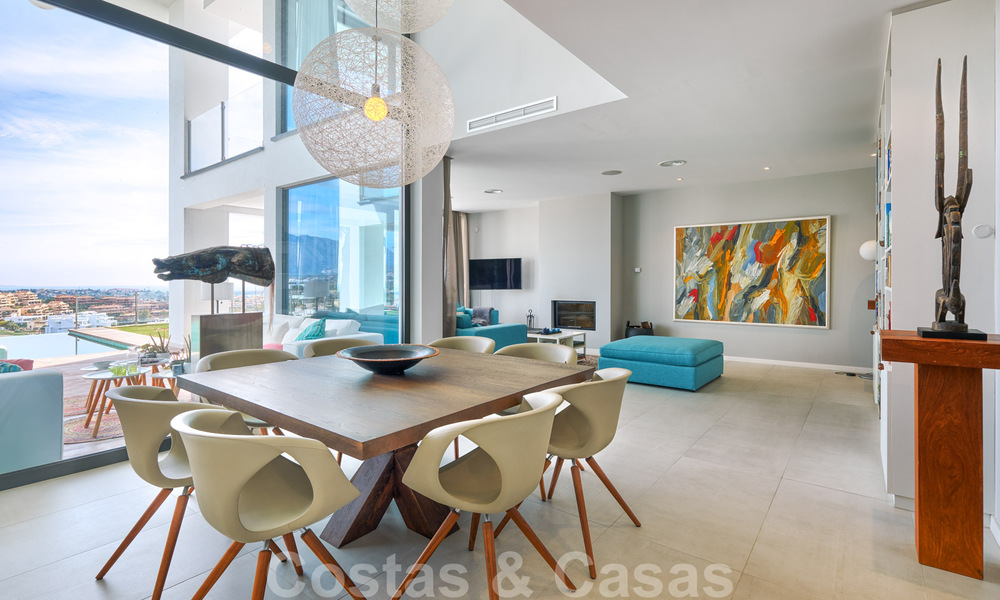 Moderne villa te koop, eerstelijns golf met panoramisch berg-, golf- en zeezicht in Benahavis - Marbella 30993