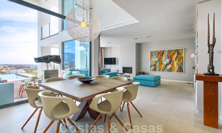 Moderne villa te koop, eerstelijns golf met panoramisch berg-, golf- en zeezicht in Benahavis - Marbella 30993 