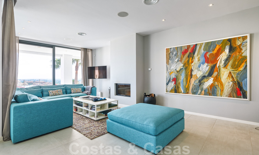 Moderne villa te koop, eerstelijns golf met panoramisch berg-, golf- en zeezicht in Benahavis - Marbella 30994