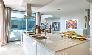 Moderne villa te koop, eerstelijns golf met panoramisch berg-, golf- en zeezicht in Benahavis - Marbella 30996 