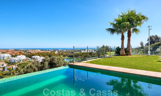 Moderne villa te koop, eerstelijns golf met panoramisch berg-, golf- en zeezicht in Benahavis - Marbella 31010 