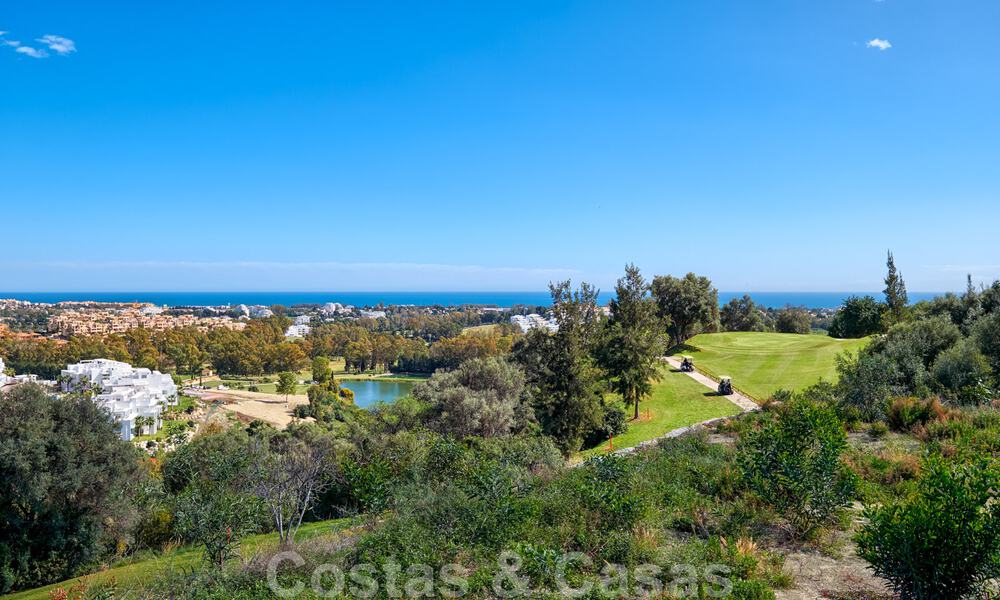 Moderne villa te koop, eerstelijns golf met panoramisch berg-, golf- en zeezicht in Benahavis - Marbella 31014