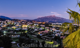 Moderne villa te koop, eerstelijns golf met panoramisch berg-, golf- en zeezicht in Benahavis - Marbella 32042 