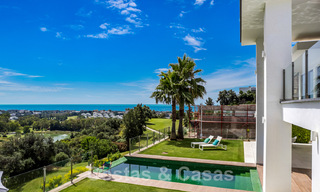 Moderne villa te koop, eerstelijns golf met panoramisch berg-, golf- en zeezicht in Benahavis - Marbella 42259 