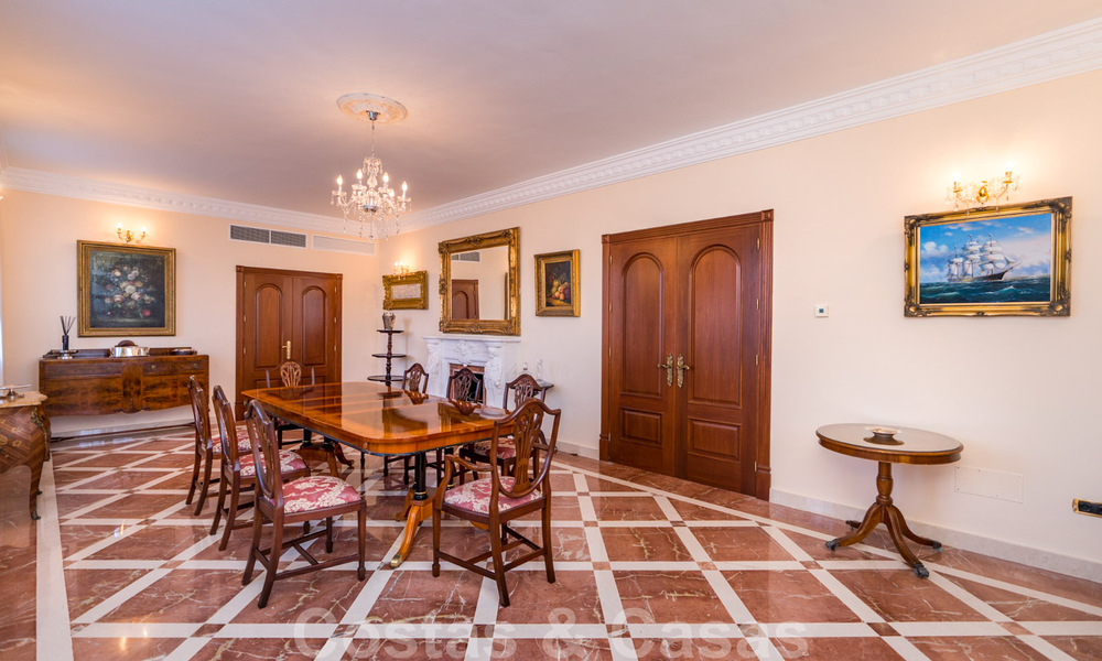Statige landelijke villa te koop in een klassieke Mediterrane stijl op de New Golden Mile, dicht bij het strand en Estepona centrum 31394