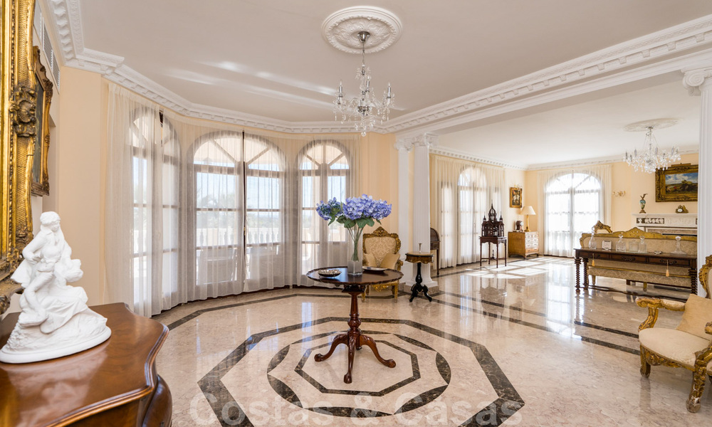 Statige landelijke villa te koop in een klassieke Mediterrane stijl op de New Golden Mile, dicht bij het strand en Estepona centrum 31395
