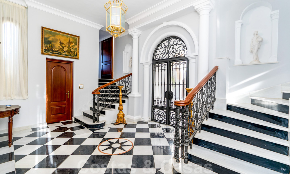 Statige landelijke villa te koop in een klassieke Mediterrane stijl op de New Golden Mile, dicht bij het strand en Estepona centrum 31405