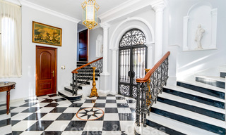 Statige landelijke villa te koop in een klassieke Mediterrane stijl op de New Golden Mile, dicht bij het strand en Estepona centrum 31405 