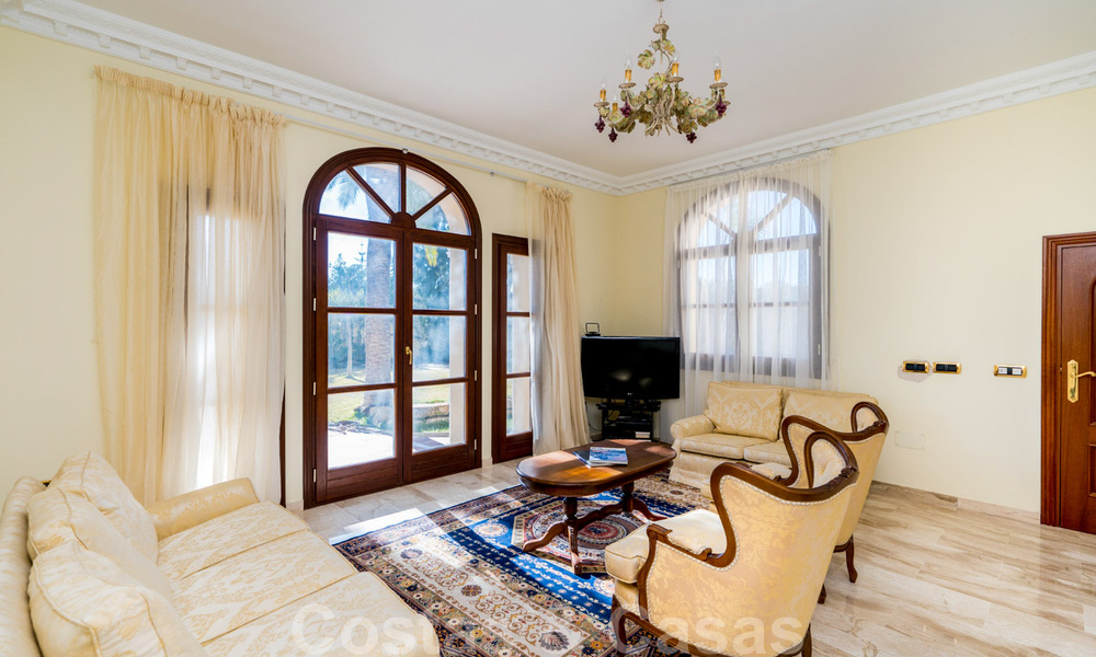 Statige landelijke villa te koop in een klassieke Mediterrane stijl op de New Golden Mile, dicht bij het strand en Estepona centrum 31410