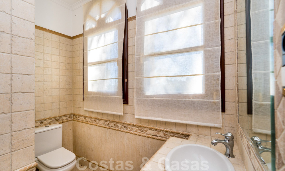 Statige landelijke villa te koop in een klassieke Mediterrane stijl op de New Golden Mile, dicht bij het strand en Estepona centrum 31411