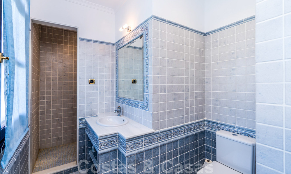 Statige landelijke villa te koop in een klassieke Mediterrane stijl op de New Golden Mile, dicht bij het strand en Estepona centrum 31424