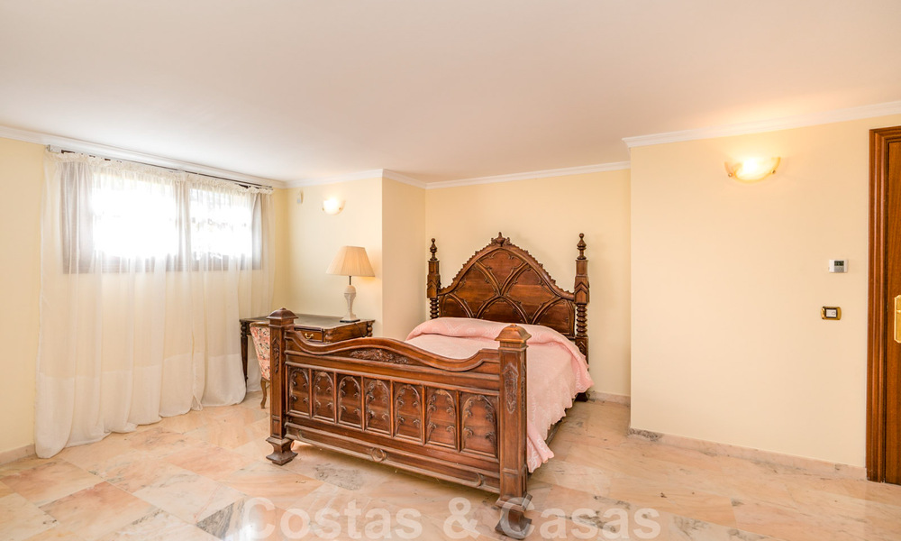 Statige landelijke villa te koop in een klassieke Mediterrane stijl op de New Golden Mile, dicht bij het strand en Estepona centrum 31435