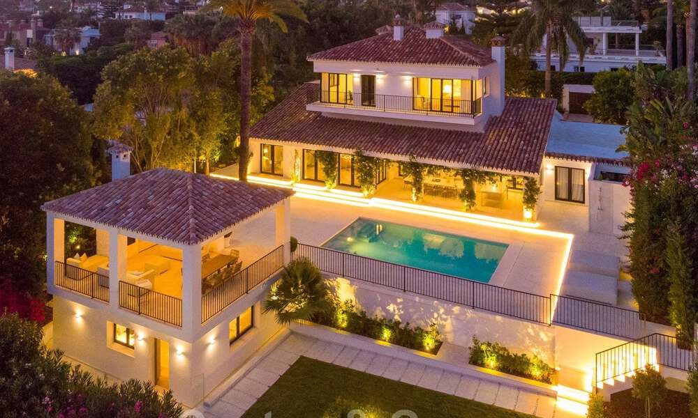 Instapklaar, eerstelijns golf, volledig gerenoveerde luxevilla in een beveiligde woonwijk te koop in Nueva Andalucia, Marbella 31234