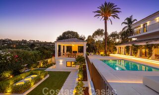Instapklaar, eerstelijns golf, volledig gerenoveerde luxevilla in een beveiligde woonwijk te koop in Nueva Andalucia, Marbella 31236 