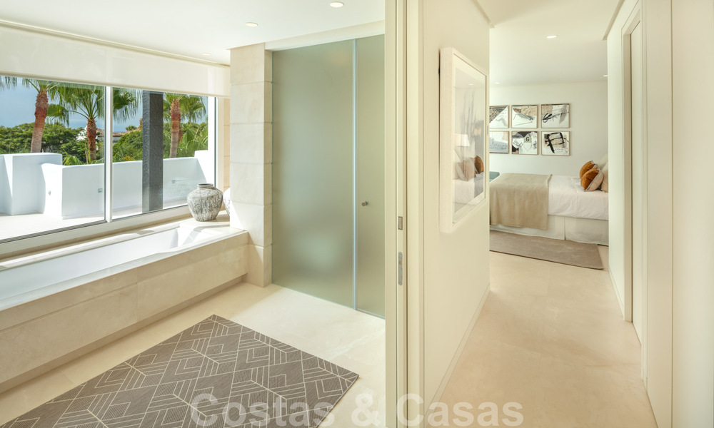 Toplocatie, volledig gerenoveerd penthouse met gedeeltelijk zeezicht te koop in Puente Romano - Golden Mile, Marbella 31254