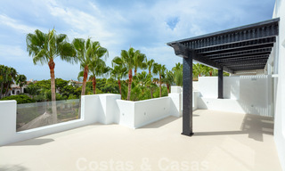 Toplocatie, volledig gerenoveerd penthouse met gedeeltelijk zeezicht te koop in Puente Romano - Golden Mile, Marbella 31256 